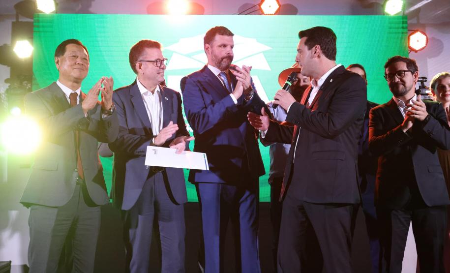 O governador Carlos Massa Ratinho Junior anunciou nesta quarta (11) em Brasília, na reunião de encerramento da Frente Parlamentar da Agropecuária (FPA), a criação do FIAGRO FIDC PARANA I