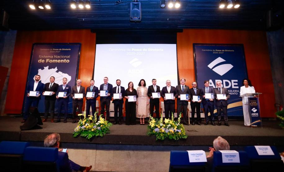 Presidência e novos diretores da ABDE em solenidade de posse realizada em Brasília