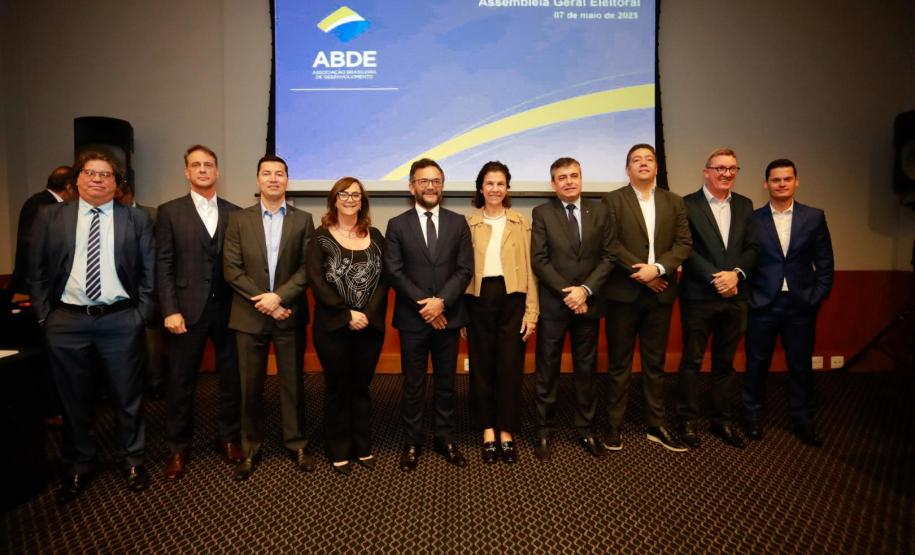 Nova diretoria eleita da ABDE