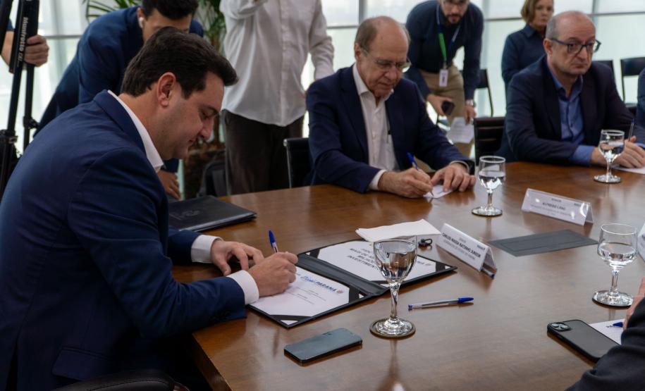 Governador assina formalização de primeiro aporte de recursos feito pela C.Vale no FIDC Agro Paraná.