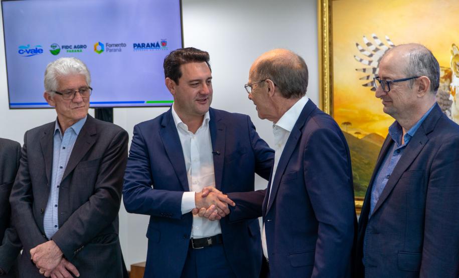 Governador assina formalização de primeiro aporte de recursos feito pela C.Vale no FIDC Agro Paraná.