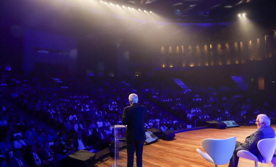 O Governo do Estado e a Prefeitura de Curitiba aproveitaram o grande público presente na Feira do Empreendedor do Sebrae 2025 para anunciar uma nova parceria que vai ampliar o acesso ao crédito para pequenos negócios na Capital.