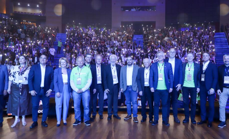 O Governo do Estado e a Prefeitura de Curitiba aproveitaram o grande público presente na Feira do Empreendedor do Sebrae 2025 para anunciar uma nova parceria que vai ampliar o acesso ao crédito para pequenos negócios na Capital.