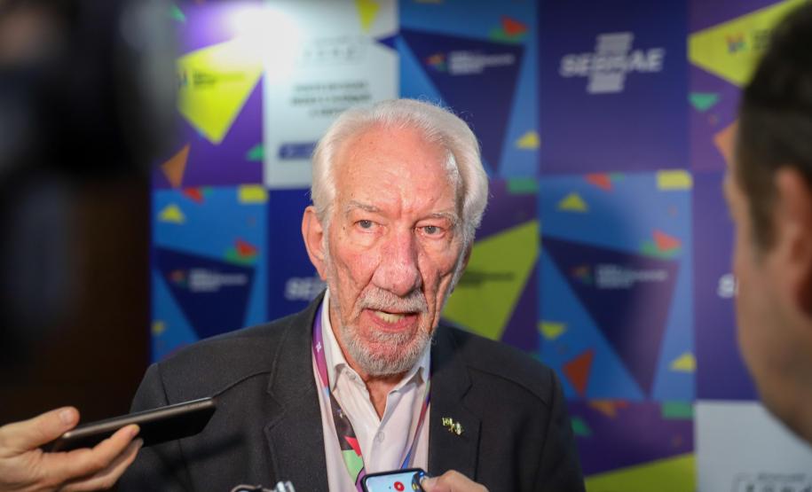 O vice-governador Darci Piana anunciou nesta quinta-feira (11), durante a abertura da Feira do Empreendedor Sebrae 2025, em Curitiba, a unificação e redução das taxas de juros para linhas de microcrédito e capital de giro disponibilizados pela Fomento Paraná para pequenas empresas.