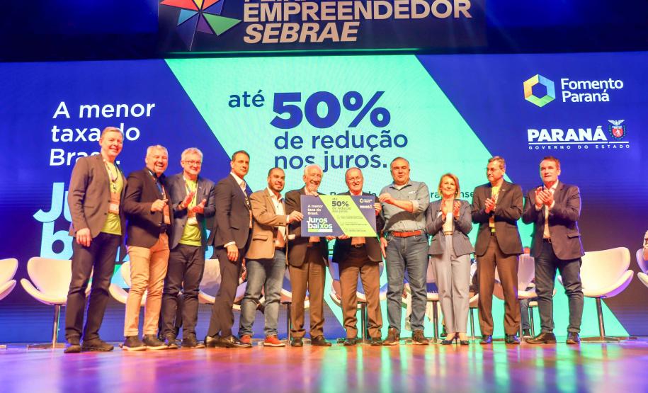 O vice-governador Darci Piana anunciou nesta quinta-feira (11), durante a abertura da Feira do Empreendedor Sebrae 2025, em Curitiba, a unificação e redução das taxas de juros para linhas de microcrédito e capital de giro disponibilizados pela Fomento Paraná para pequenas empresas.