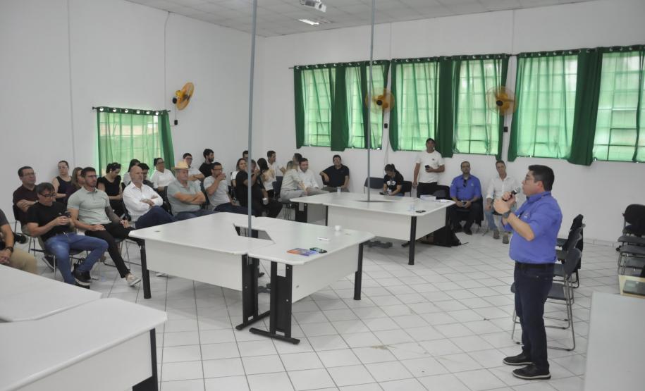 Luciano Martins, gerente de Mercado, explica as condições das linhas de crédito