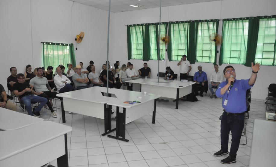 Luciano Martins, gerente de Mercado, explica as condições das linhas de crédito