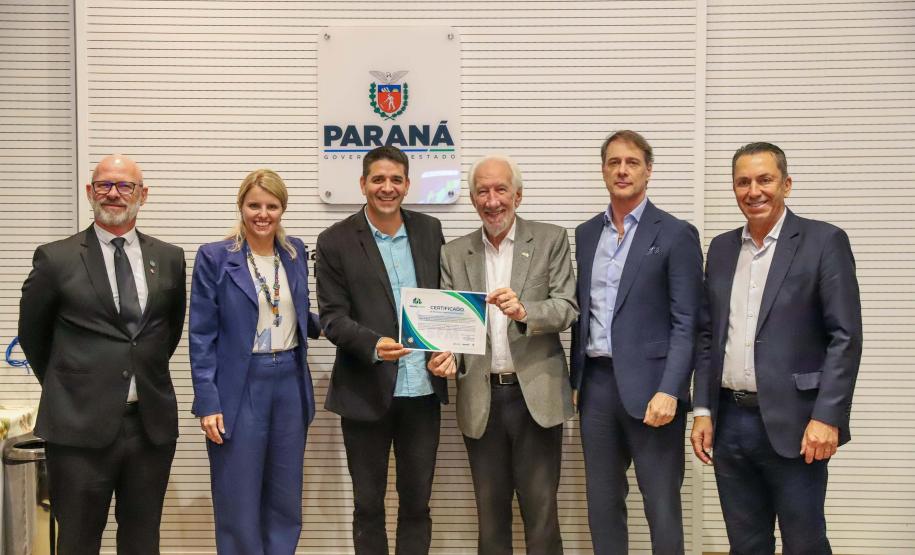 Camila Scucato, superintendente executiva do Paranacidade, o vice-governador Darci Piana e o diretor-presidente da Fomento Paraná, Claudio Stabile, na apresentação do novo índice que reconhece cidades do Paraná com melhor desempenho em projetos financiados pelo SFM