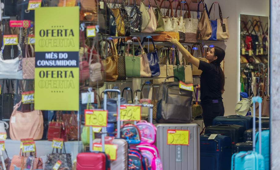 Comércio, pequenos negócios, loja de malas e bolsas