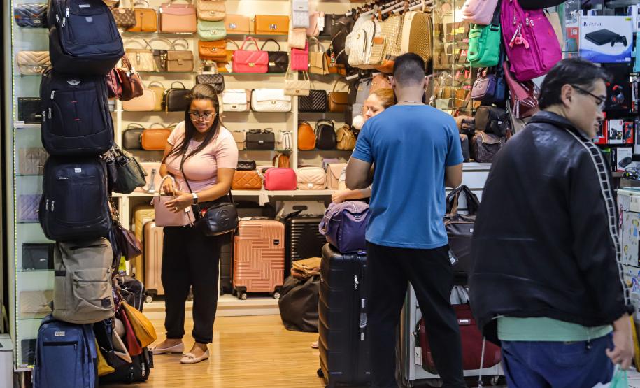 Comércio, pequenos negócios, loja de malas e bolsas