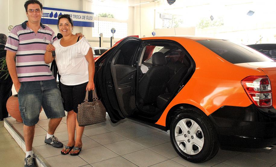 Marcio Tadeu Zen e a esposa Alexandra Dias Batista, proprietários do veículo.