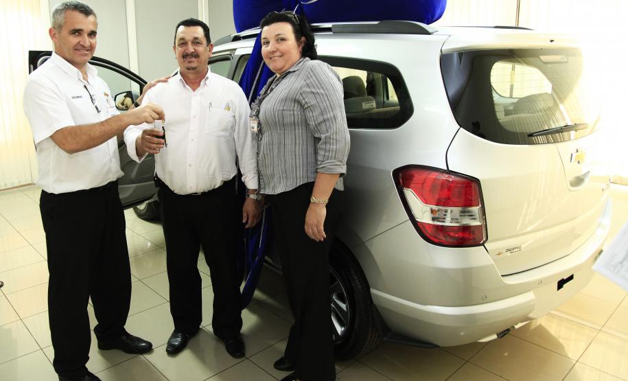 Célcio Aparecido Coutinho requisitou um financiamento de R$ 12,1 mil e comprou um veículo modelo GM Spin, para aumentar a frota de taxis que ele administra.