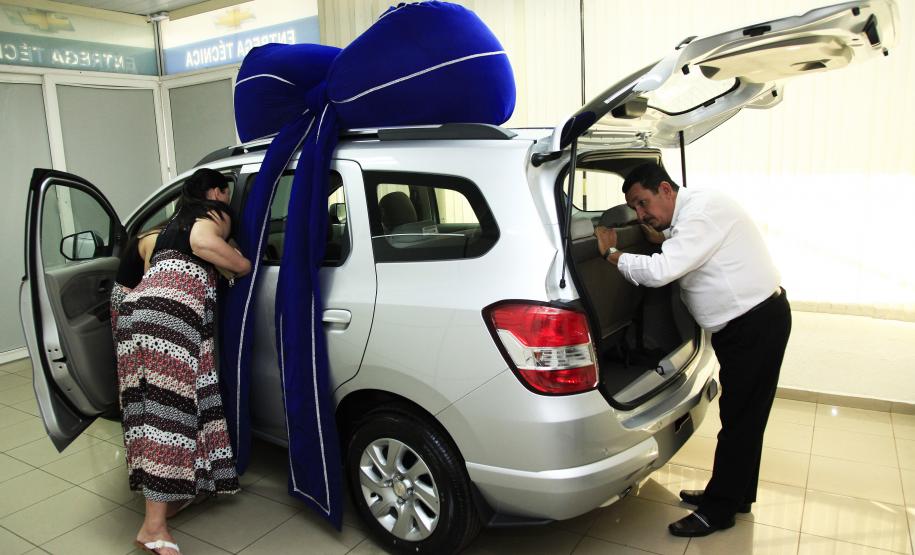 Célcio Aparecido Coutinho requisitou um financiamento de R$ 12,1 mil e comprou um veículo modelo GM Spin, para aumentar a frota de taxis que ele administra.