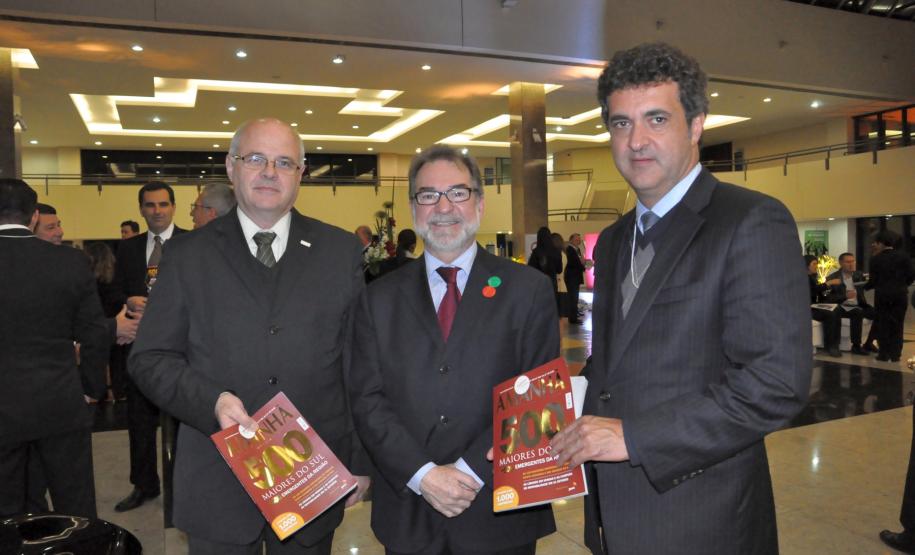 Fomento Paraná é destaque no ranking das 500 maiores do Sul 2013 Pelo terceiro ano consecutivo, a Fomento Paraná, instituição financeira de desenvolvimento do Governo do Paraná, é destaque no ranking empresarial das 500 Maiores do Sul. A empresa ficou em 1º lugar nos quesitos “liquidez” e “menor endividamento”, na 2ª colocação em “rentabilidade sobre a receita” e 5º lugar em “capital de giro” entre as 100 maiores empresas paranaenses.