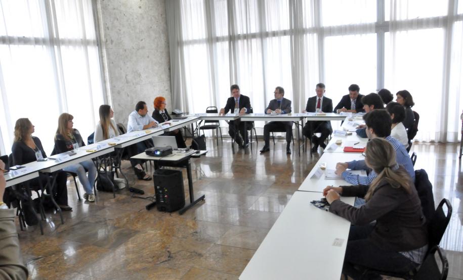 A Fomento Paraná é a anfitriã do 12º Seminário Nacional de Comunicação Social e Marketing para Instituições Financeiras de Desenvolvimento, que acontece em Curitiba, nesta quinta e sexta-feira (17 e 18). O evento é promovido pela Associação Brasileira das Instituições Financeiras de Desenvolvimento (ABDE).