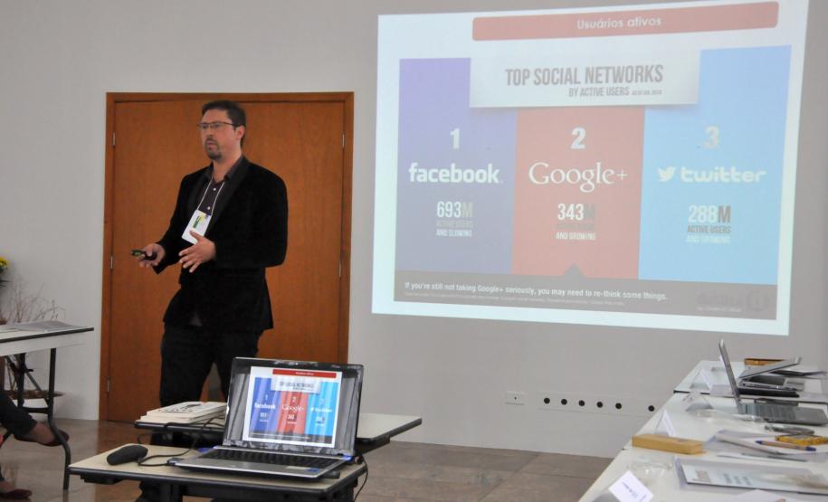 A Fomento Paraná é a anfitriã do 12º Seminário Nacional de Comunicação Social e Marketing para Instituições Financeiras de Desenvolvimento, que acontece em Curitiba, nesta quinta e sexta-feira (17 e 18). O evento é promovido pela Associação Brasileira das Instituições Financeiras de Desenvolvimento (ABDE). Na imagem, o palestrante Adré Telles.