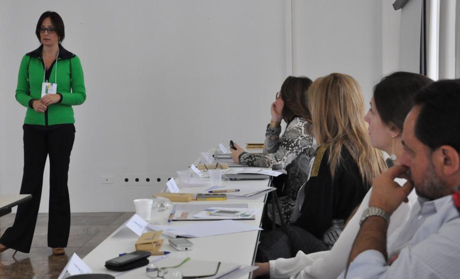 A Fomento Paraná é a anfitriã do 12º Seminário Nacional de Comunicação Social e Marketing para Instituições Financeiras de Desenvolvimento, que acontece em Curitiba, nesta quinta e sexta-feira (17 e 18). O evento é promovido pela Associação Brasileira das Instituições Financeiras de Desenvolvimento (ABDE). Na imagem, a palestra da jornalista Thais Heredia.