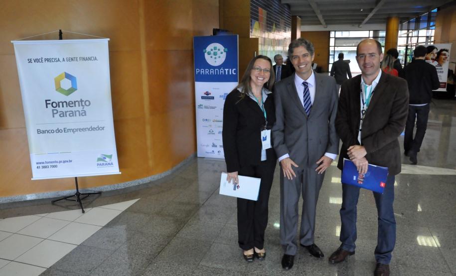 Equipe da Fomento Paraná com Ricardo Amorim, palestrante do "Paraná TIC". Ricardo é um dos economistas mais influentes do Brasil e possui mais de 20 anos de experiência no mercado financeiro global.
