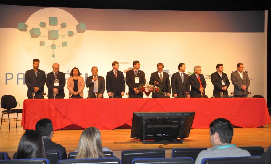 A Fomento Paraná participa da 3ª edição do simpósio “Paraná TIC”, realizado pela Associação das Empresas Brasileiras de Tecnologia da Informação (Assespro), em parceria com o Sebrae, com  a Secretaria da Ciência, Tecnologia e Ensino Superior e com Fundação Araucária.