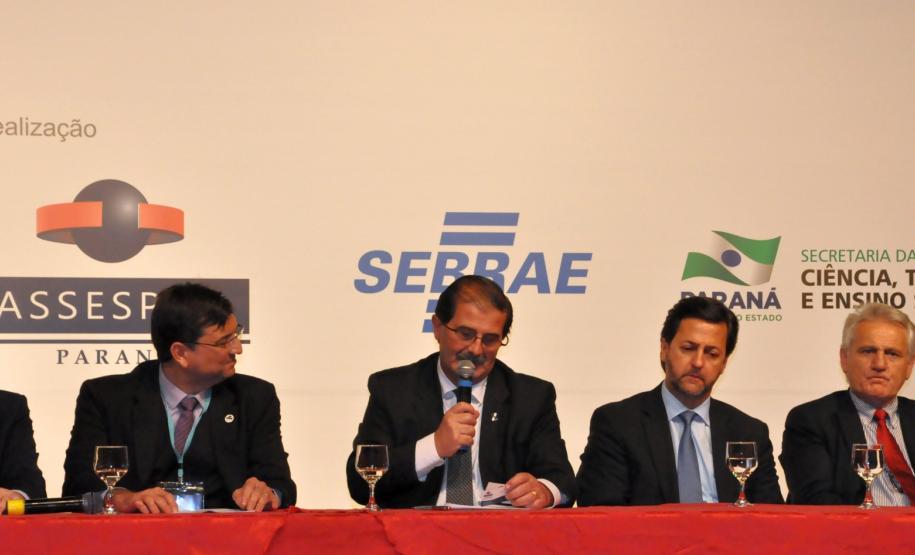 A Fomento Paraná participa da 3ª edição do simpósio “Paraná TIC”, realizado pela Associação das Empresas Brasileiras de Tecnologia da Informação (Assespro), em parceria com o Sebrae, com  a Secretaria da Ciência, Tecnologia e Ensino Superior e com Fundação Araucária.