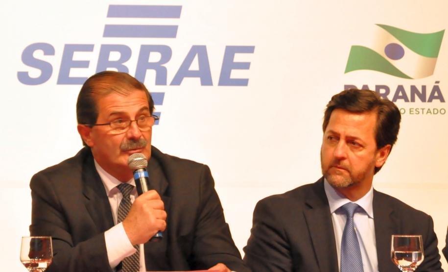 A Fomento Paraná participa da 3ª edição do simpósio “Paraná TIC”, realizado pela Associação das Empresas Brasileiras de Tecnologia da Informação (Assespro), em parceria com o Sebrae, com  a Secretaria da Ciência, Tecnologia e Ensino Superior e com Fundação Araucária.