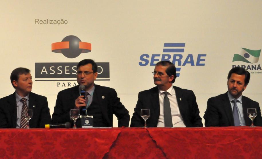 A Fomento Paraná participa da 3ª edição do simpósio “Paraná TIC”, realizado pela Associação das Empresas Brasileiras de Tecnologia da Informação (Assespro), em parceria com o Sebrae, com  a Secretaria da Ciência, Tecnologia e Ensino Superior e com Fundação Araucária.