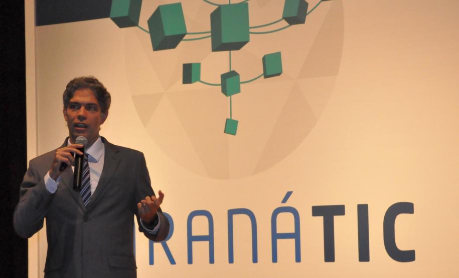 Ricardo Amorim, palestrante do "Paraná TIC". Ricardo é um dos economistas mais influentes do Brasil e possui mais de 20 anos de experiência no mercado financeiro global.