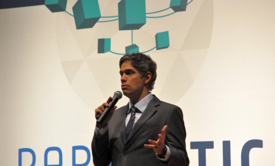 Ricardo Amorim, palestrante do "Paraná TIC". Ricardo é um dos economistas mais influentes do Brasil e possui mais de 20 anos de experiência no mercado financeiro global.