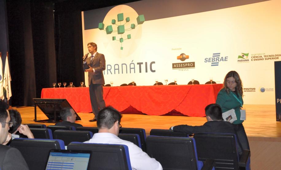 Ricardo Amorim, palestrante do "Paraná TIC". Ricardo é um dos economistas mais influentes do Brasil e possui mais de 20 anos de experiência no mercado financeiro global.