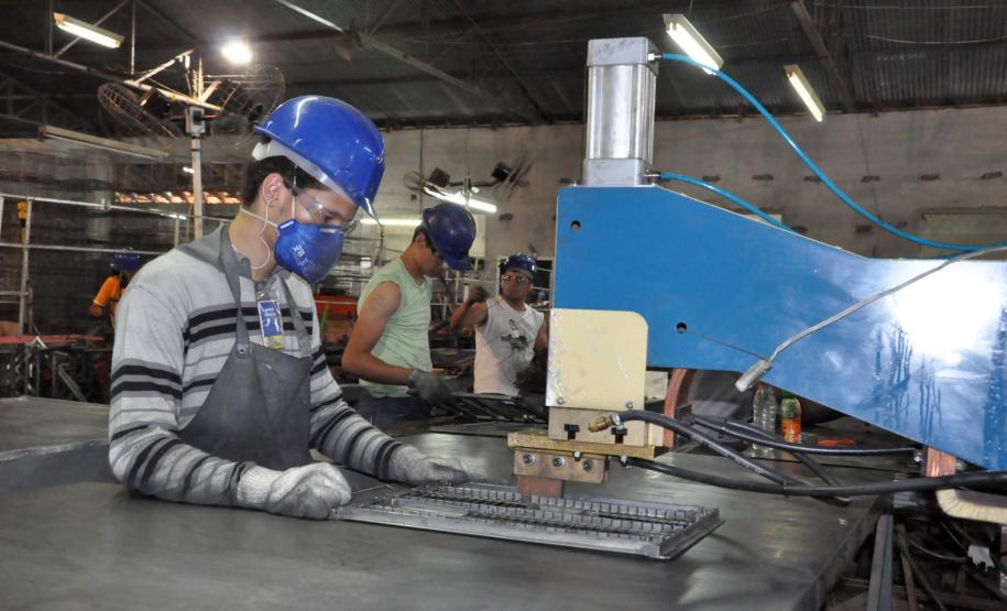 Fábrica de gaiolas financia expansão e criará mais emprego em Quatiguá Fábrica de Gaiolas em Guatiguá amplia instalações com recursos do Banco do Empreendedor, da Fomento Paraná.