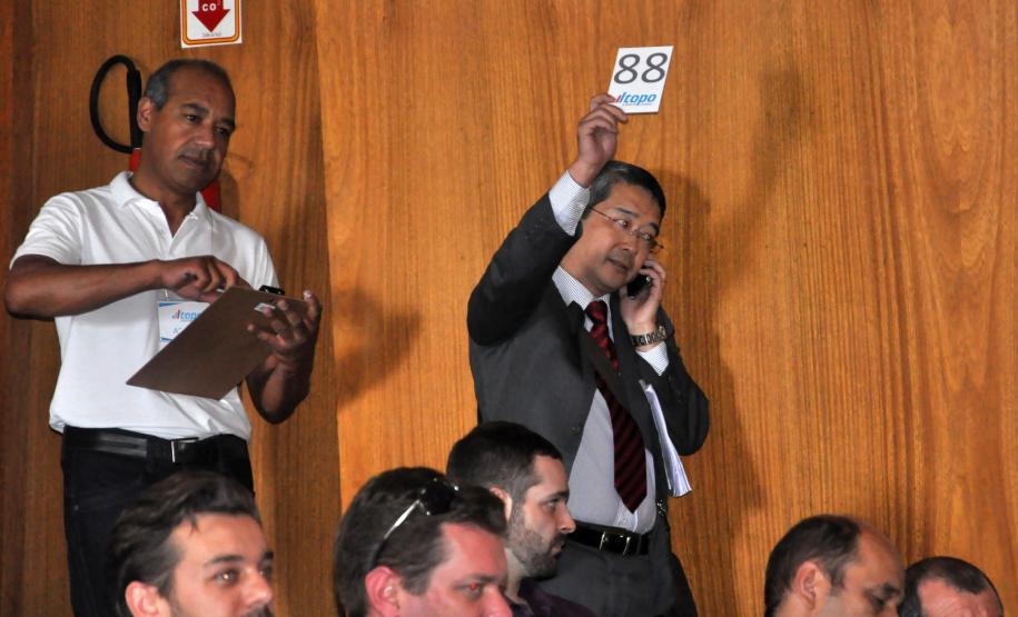 A Fomento Paraná arrecadou aproximadamente R$ 1,1 milhão em um leilão realizado nesta quarta-feira (27) para alienação de bens do Estado do Paraná oriundos do Banco do Estado do Paraná – Banestado, que estão em processo de cobrança judicial ou administrativa.