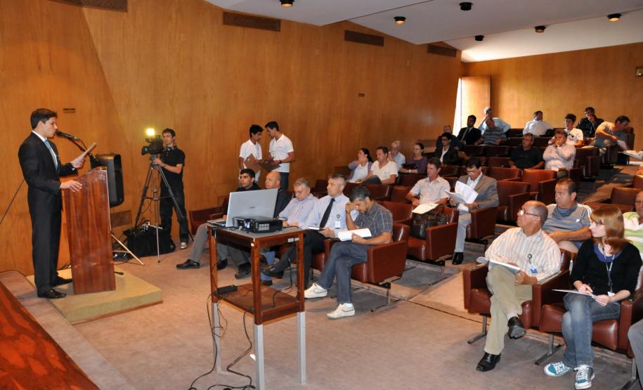 A Fomento Paraná arrecadou aproximadamente R$ 1,1 milhão em um leilão realizado nesta quarta-feira (27) para alienação de bens do Estado do Paraná oriundos do Banco do Estado do Paraná – Banestado, que estão em processo de cobrança judicial ou administrativa.