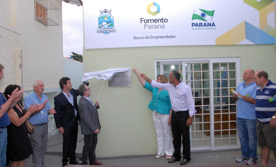 A Fomento Paraná, instituição financeira de desenvolvimento do Governo do Estado, vai encerrar o ano de 2013 atingindo marcas históricas no financiamento aos empreendedores paranaenses e aos municípios.