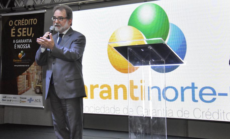 Assinatura do convênio entre a Fomento Paraná, a ACIL, o Sebrae/PR e a GarantiNorte PR, que começou a operar na nesta sexta-feira, dia 14 de fevereiro.