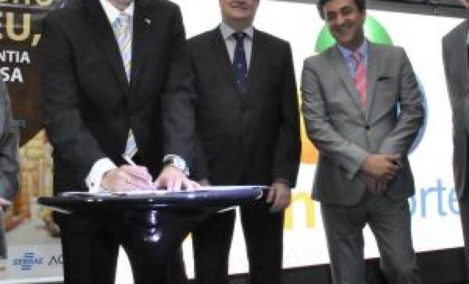 Pequenas empresas ganham uma grande aliada em Londrina e região A Associação Comercial e Industrial de Londrina (ACIL) e o Sebrae deram início nesta quinta-feira (13) às atividades da quarta sociedade garantidora de crédito do Paraná. A GarantiNorte PR – Sociedade Garantidora de Crédito do Norte do Paraná será a 6ª SGC a entrar em funcionamento no país.