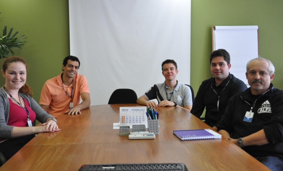 Rafaella Rezende, Bernardo Azôr, Bruno Batista, André Felipe Gonçalves e Luiz Paulo SIlva (da esquerda para a direita) foram convocados após aprovação no concurso da Fomento Paraná e iniciam a jornada nesta semana.