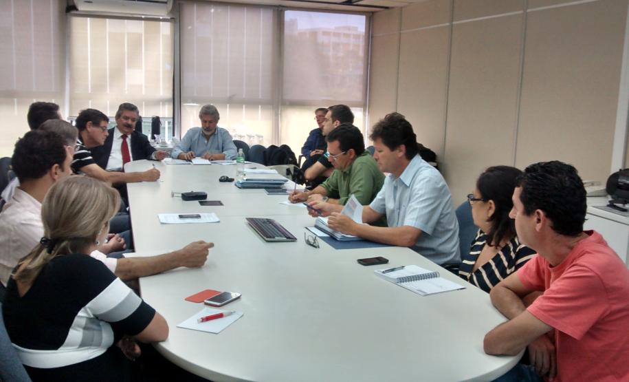 Fomento Paraná realiza treinamento para operacionalização de linha do FGTS A equipe da Fomento Paraná realizou nesta segunda-feira (17) um workshop com técnicos do Paranacidade sobre a operacionalização da linha de crédito FGTS – Pró Transporte, destinada exclusivamente a contratações junto ao setor público.