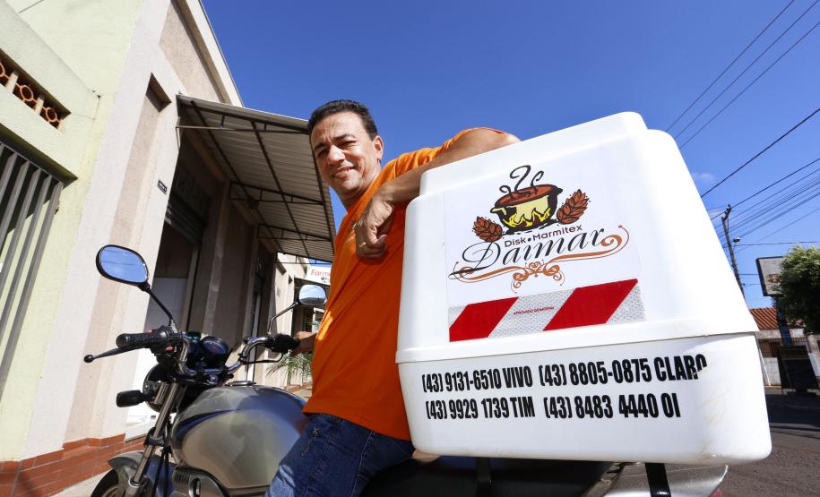 Crédito de baixo custo ajuda empreendedor a iniciar negócio próprio Morador de Cornélio Procópio usou financiamento da Fomento Paraná para iniciar empresa para entregar marmitas, que criou quatro empregos. Agora o empreendedor pensa em abrir um restaurante