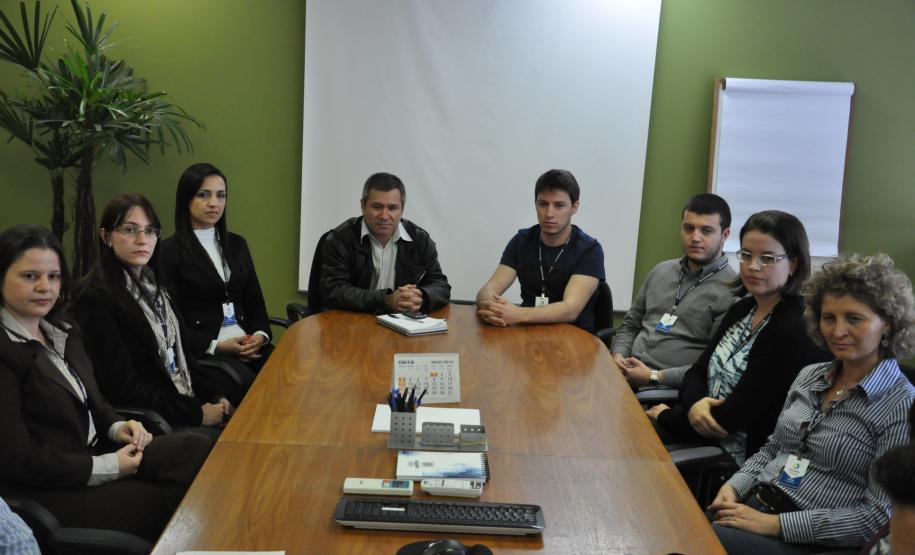 A Fomento Paraná convocou sete novos colaboradores aprovados no concurso público de 2013. Os novos funcionários foram recebidos pelo presidente da instituição, Juraci Barbosa, e concluíram nesta quinta-feira (17) o processo de integração à empresa.