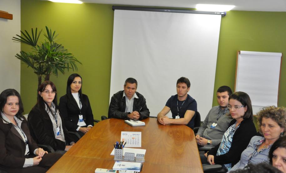 A Fomento Paraná convocou sete novos colaboradores aprovados no concurso público de 2013. Os novos funcionários foram recebidos pelo presidente da instituição, Juraci Barbosa, e concluíram nesta quinta-feira (17) o processo de integração à empresa.