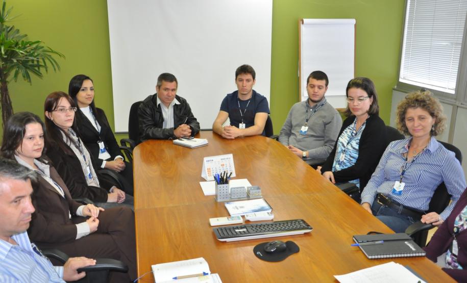 A Fomento Paraná convocou sete novos colaboradores aprovados no concurso público de 2013. Os novos funcionários foram recebidos pelo presidente da instituição, Juraci Barbosa, e concluíram nesta quinta-feira (17) o processo de integração à empresa.