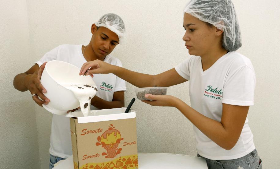 A sorveteria da Jéssica Caroline Evangelista foi aberta com apoio de linha de crédito de baixo custo do Banco do Empreendedor.