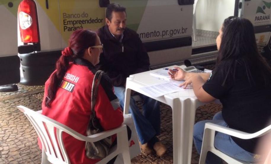 Atendimento dos agentes de crédito em Guarapuava.