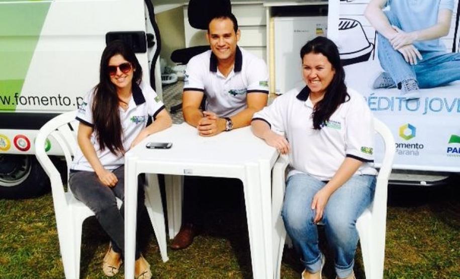 Atendimento dos agentes de crédito em Cascavel.