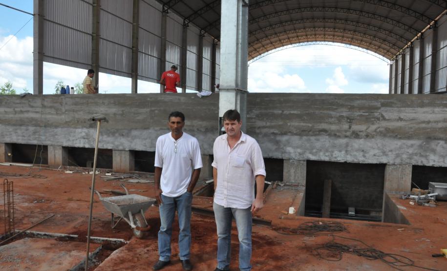 Cooperativa de assentados recebe crédito e pode dobrar produção de arroz A produção de arroz da Cooperativa de Comercialização e Reforma Agrária Avante (Coana), que reúne 1.300 famílias cooperadas em Querência do Norte, no Noroeste do Paraná, deve dobrar nos próximos anos. O incremento da produção está sendo viabilizado por meio de um financiamento concedido em julho de 2013 pela Fomento Paraná.