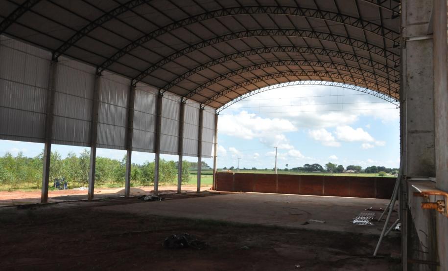 Cooperativa de assentados recebe crédito e pode dobrar produção de arroz A produção de arroz da Cooperativa de Comercialização e Reforma Agrária Avante (Coana), que reúne 1.300 famílias cooperadas em Querência do Norte, no Noroeste do Paraná, deve dobrar nos próximos anos. O incremento da produção está sendo viabilizado por meio de um financiamento concedido em julho de 2013 pela Fomento Paraná.