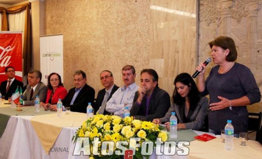 A publicação apresenta mais de 50 empresas da região e valoriza um dos principais polos gastronômicos de Curitiba.