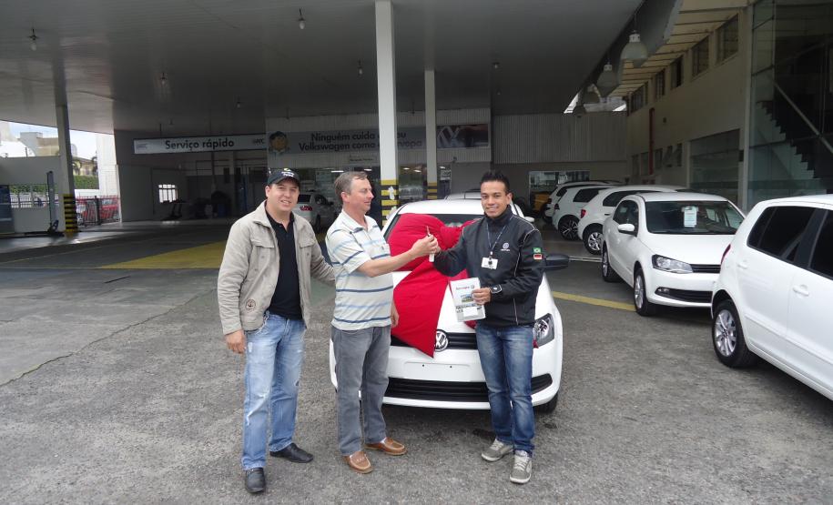 O motorista de táxi Renato Mol, morador de Quitandinha, na Região Metropolitana de Curitiba, acaba de adquirir um veículo Volkswagen Voyage 1.0, financiado pela linha de crédito Banco do Empreendedor - Taxistas, da Fomento Paraná.