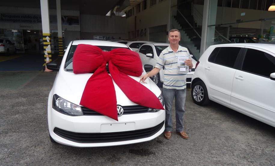 O motorista de táxi Renato Mol, morador de Quitandinha, na Região Metropolitana de Curitiba, acaba de adquirir um veículo Volkswagen Voyage 1.0, financiado pela linha de crédito Banco do Empreendedor - Taxistas, da Fomento Paraná.