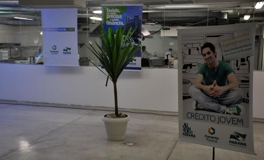 Fomento Paraná comemora 15 anos Instituição financeira de desenvolvimento paranaense contabiliza mais de R$ 1,7 bilhão em contratos de financiamento para obras em municípios e crédito para os empreendedores de micro, pequeno e médio porte.